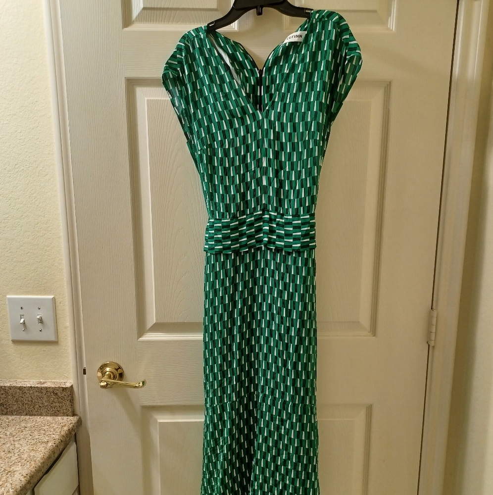 Cefinn v neck,  sleevless printed dress